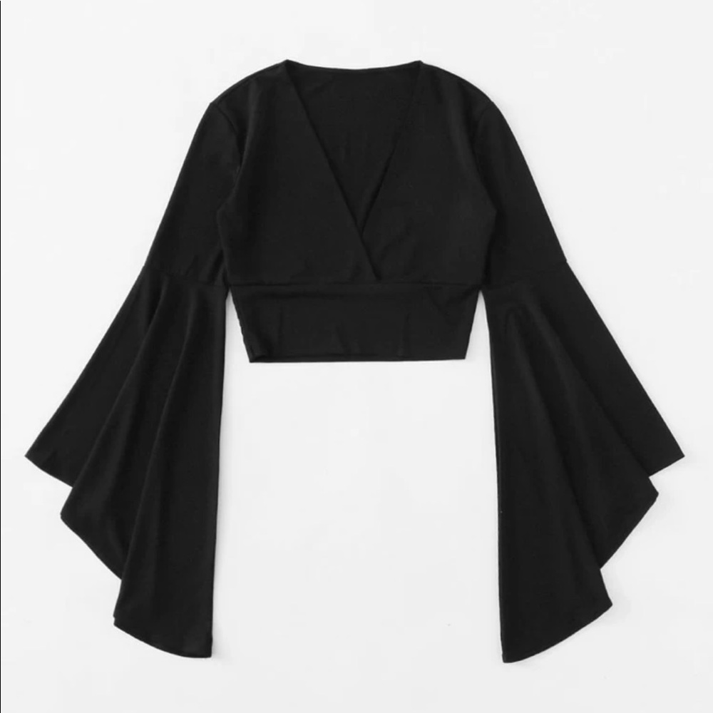 Long sleeve bell sleeve black crop top